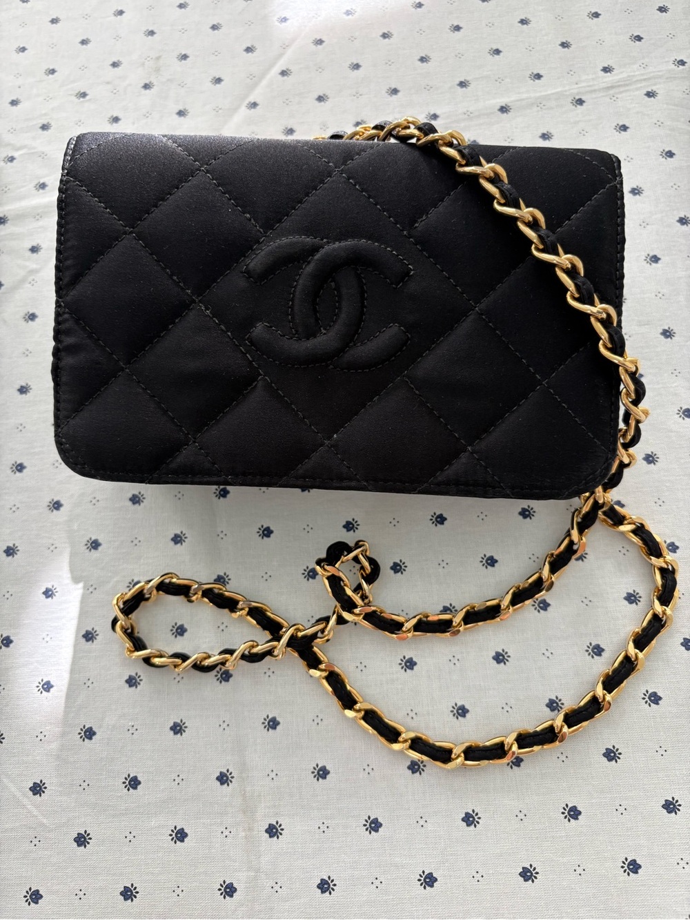 Source Unknown Black Quilted Crossbody with Gold Chain
